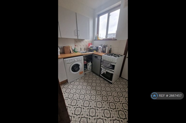 2 bedroom flat in London, London, SW18 (2 bed) (#2667457)