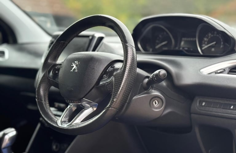 2015 Peugeot 208 1.2 VTi PureTech Allure Euro 5 3dr Petrol