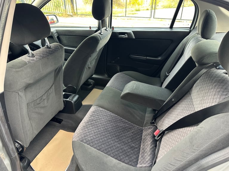 2002 Vauxhall Astra 1.6i Club 5dr Automatic- just 43k miles HATCHBACK Petrol Automatic