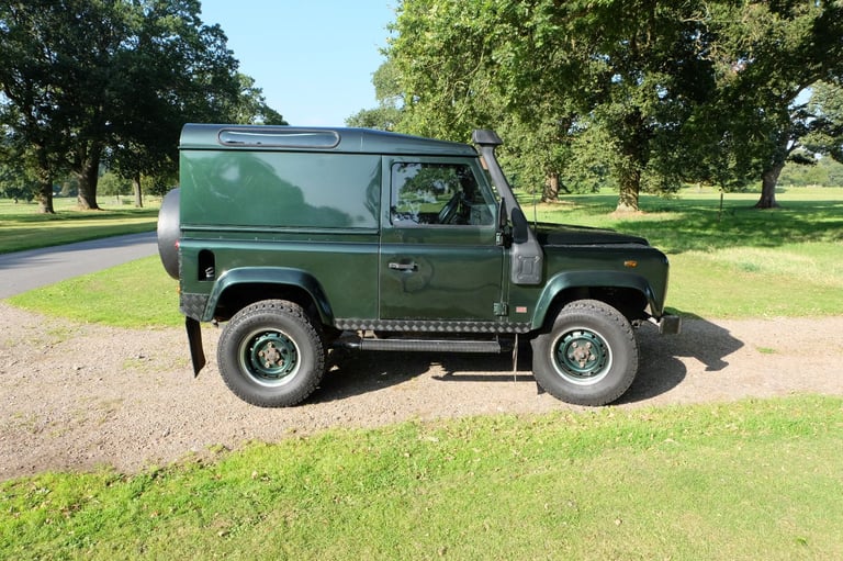 Land Rover Defender TD5 SWB diesel County (New galvanised chassis)