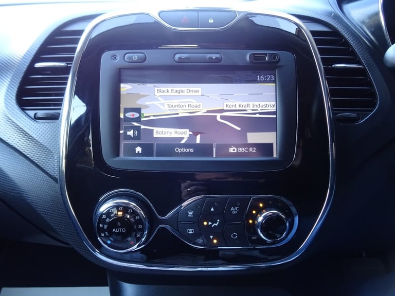 Renault Captur 1.5 dCi 90 Dynamique S Nav 5dr Automatic **ONLY 24000 MILES**