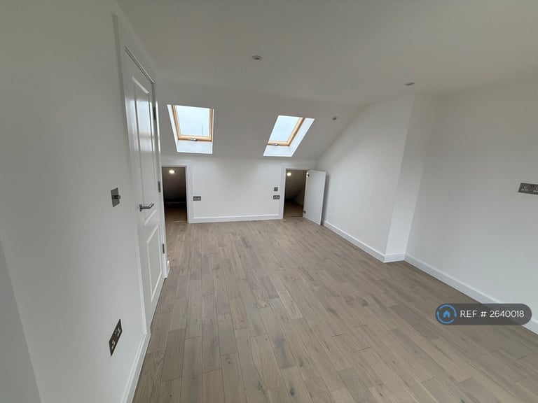 5 bedroom house in Halliwick Road, London, N10 (5 bed) (#2640018)