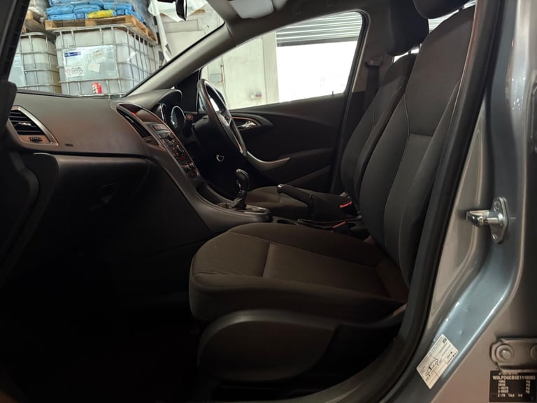 2014 Vauxhall Astra 1.4 16v Design Euro 5 5dr HATCHBACK Petrol Manual