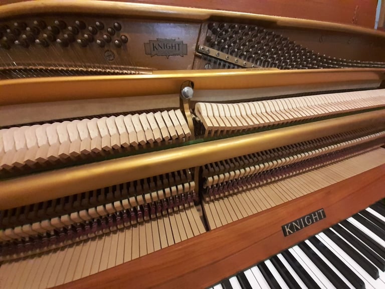 Knight K10 c1977 upright piano satin Oak wood *free 1st tuning* *top condition*