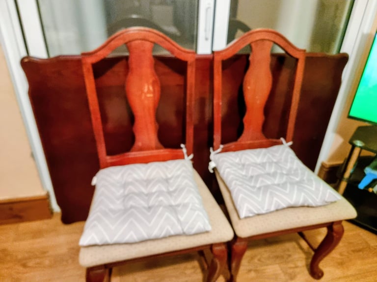 Mahogany colour Dining table and Chairs 