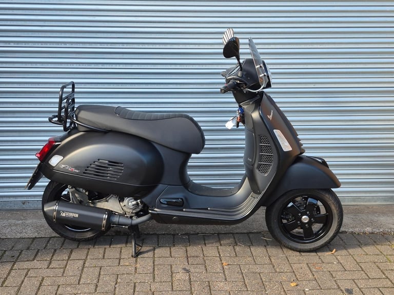 Piaggio Vespa GTS 300 Notte