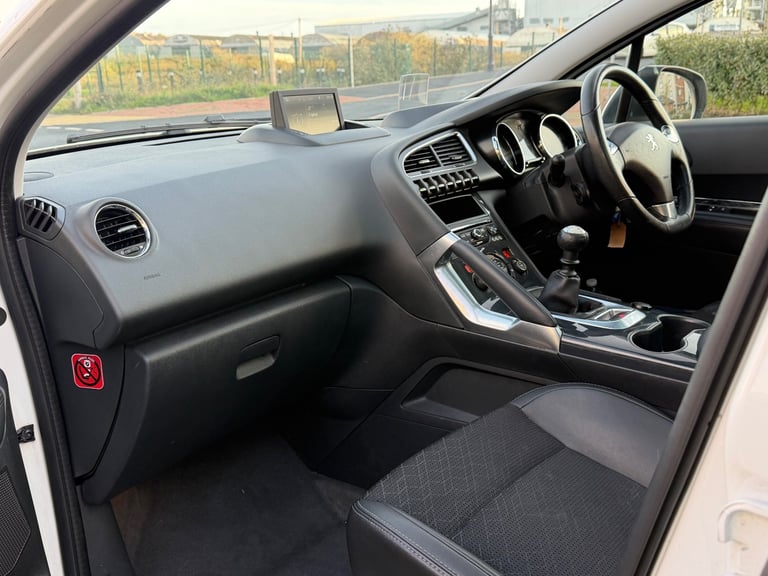 Peugeot, 3008, Hatchback, 2015, Manual, 1560 (cc), 5 doors