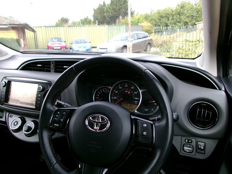 2015 Toyota Yaris 1.33 VVT-i Sport 5dr HATCHBACK PETROL Manual