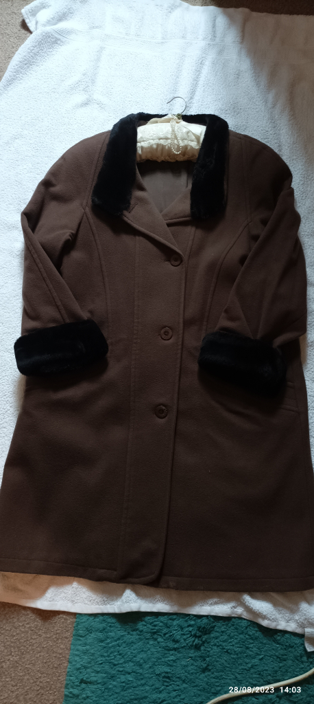 Coat For Size 8/10/12/14/16 Women All Thick Wool Lined its Full Length in Caramel Brown