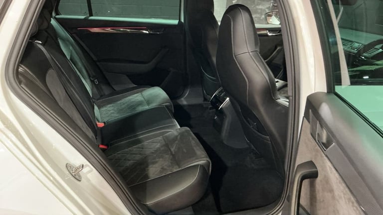 2019 Skoda Superb 2.0 TDI CR Sport Line 5dr DSG [7 Speed] ESTATE DIESEL Automatic