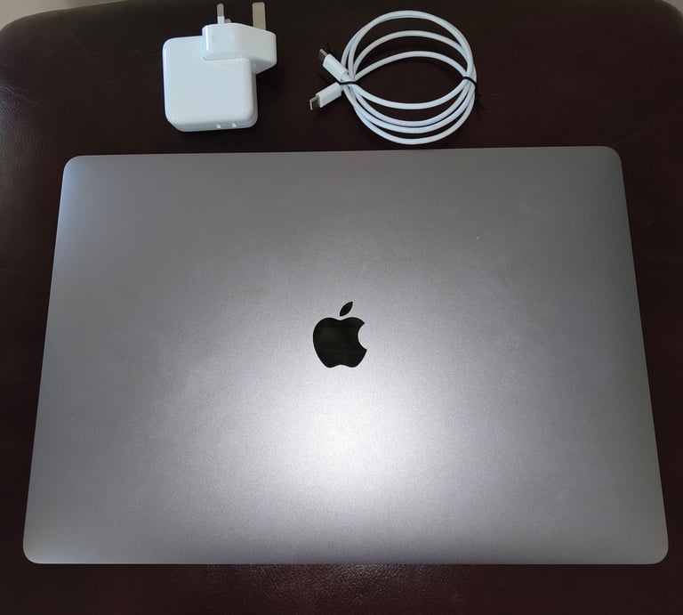 MacBook Pro A1990 – 15Inch Retina, i7, 16GB RAM