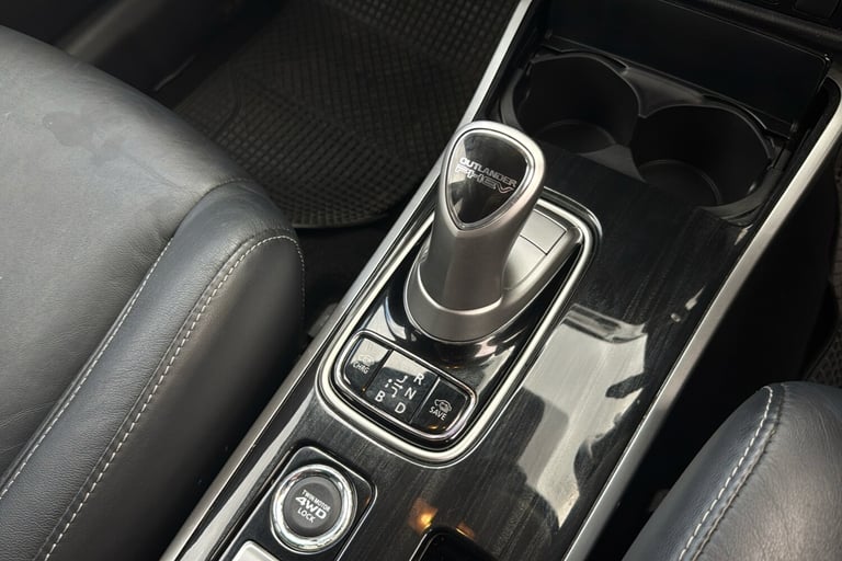  Mitsubishi Outlander PHEV 2.0h 12kwh 4hs Suv 5dr Petrol Plug In Hybrid CVT 4wd