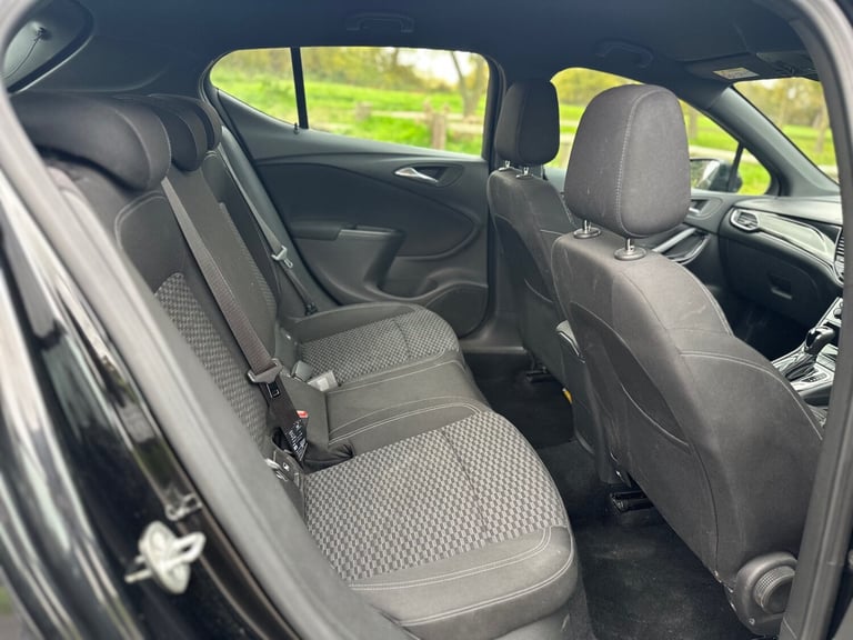 2017 Vauxhall Astra 1.4T 16V 150 SRi Nav 5dr Auto HATCHBACK Petrol Automatic