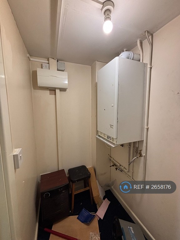 4 bedroom flat in Broomhall Road, Sheffield, S10 (4 bed) (#2658176)