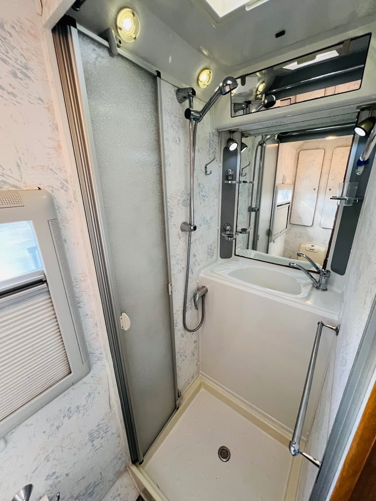 Autocrusie starburst 2005 motorhome
