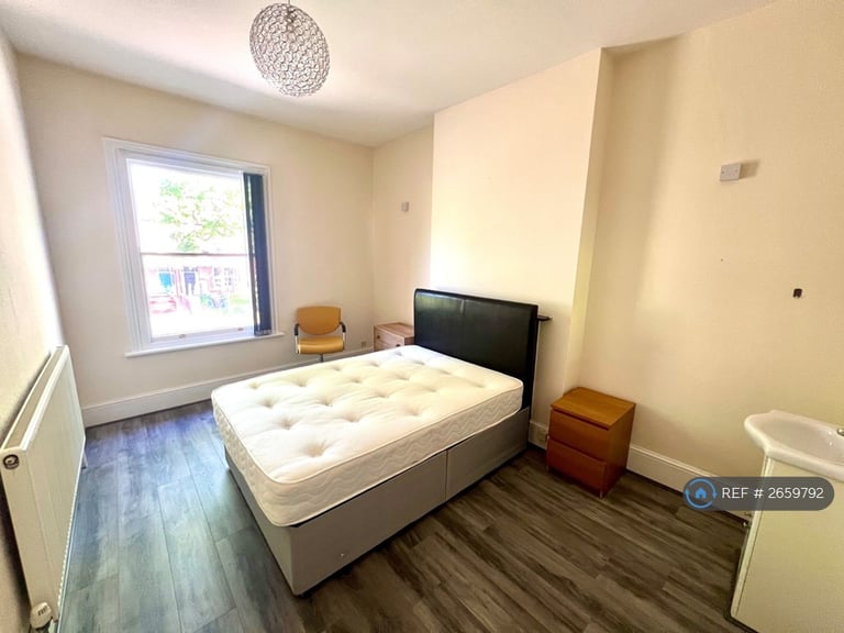 6 bedroom house in Radford Road, Leamington Spa, CV31 (6 bed) (#2659792)