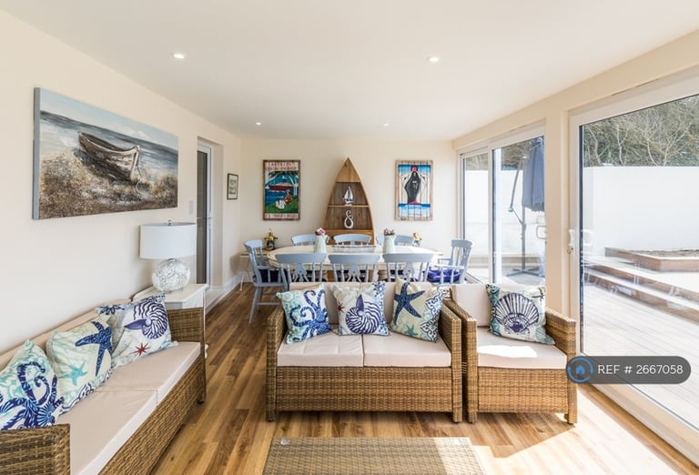 3 bedroom flat in Pilots Point, Totland Bay, PO39 (3 bed) (#2667058)