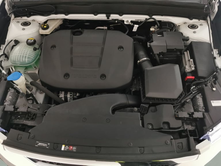 2020 Volvo XC40 1.5 T3 Momentum SUV 5dr Petrol Auto Euro 6 (s/s) (163 ps) - SENSUS SAT NAV  Suv P...