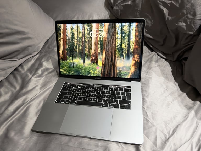 CAN HAND DELIVER, MACBOOK PRO 2019 15 INCH LAPTOP, I7,512 GB 16GB RAM SPACE GREY,FULL WORKING 