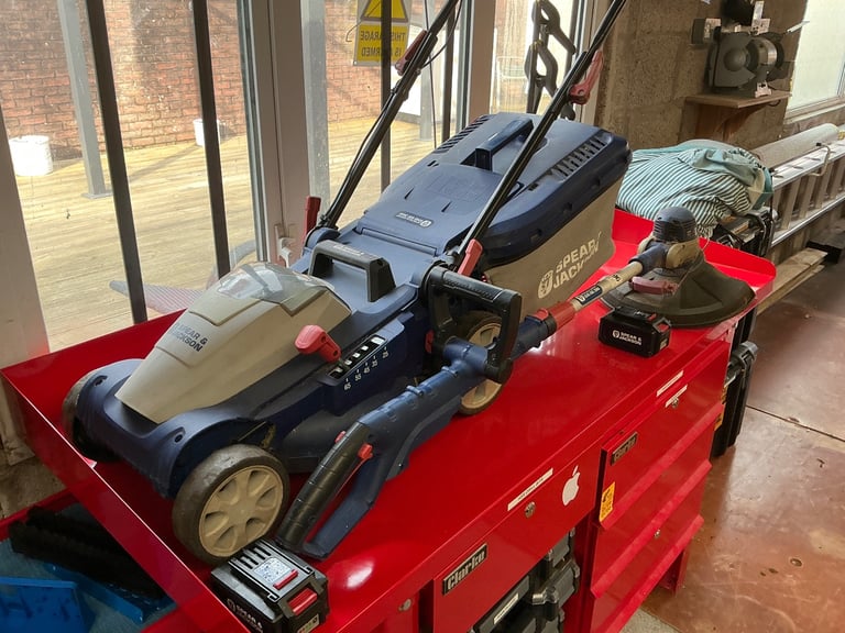Spear & Jackson Cordless lawnmower and strimmer 24v