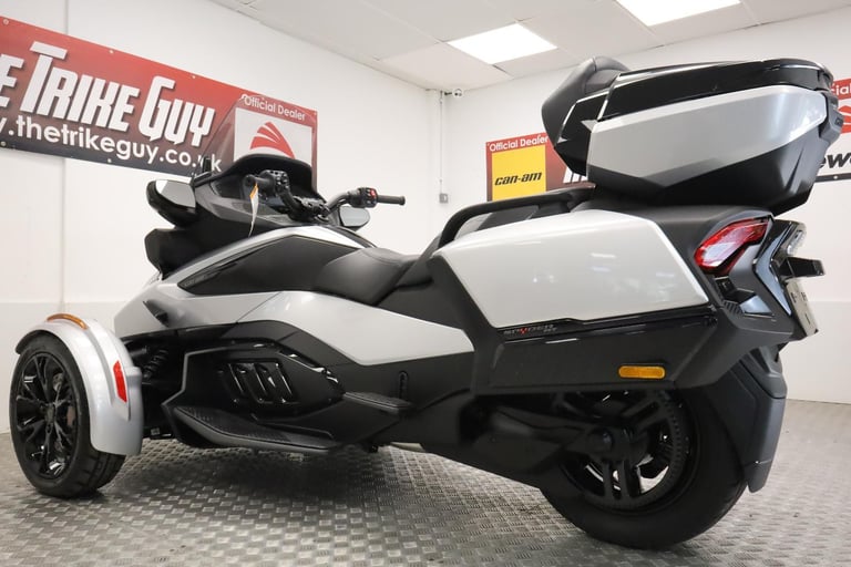 2025 Can-Am Spyder RT Limited Trike Hyper Silver Metallic - IN STOCK NOW 