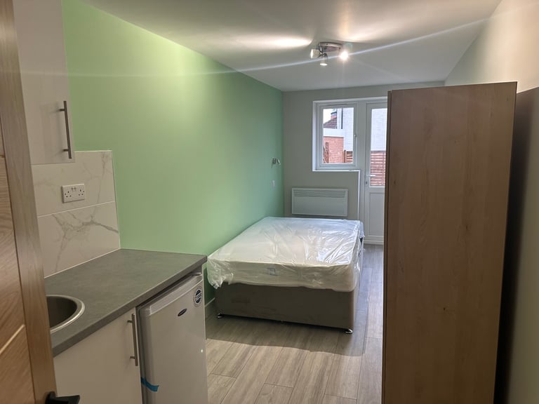 A one bedroom Studio is available to rent in Greenford UB6