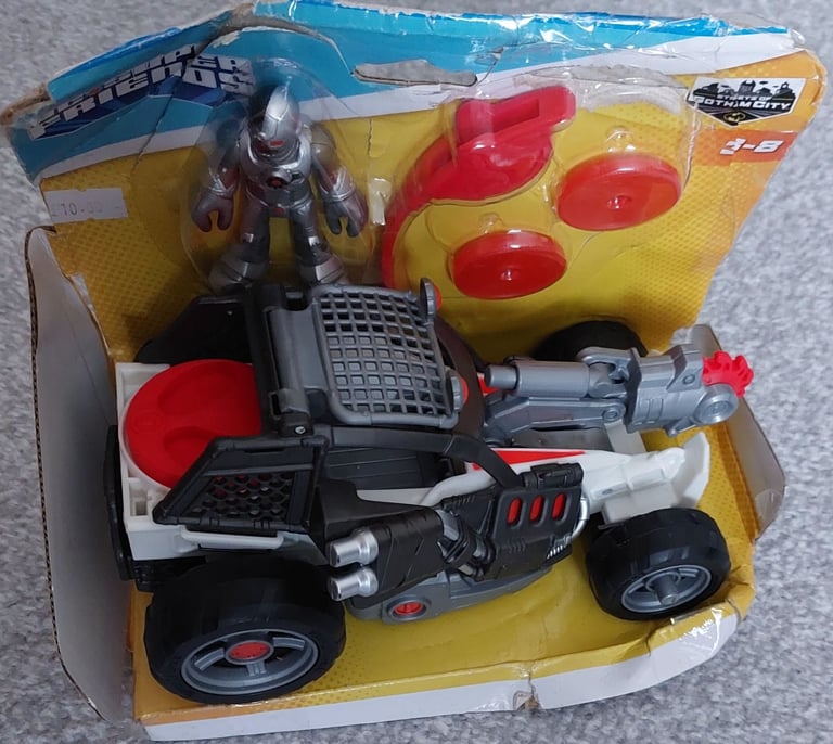 image for 2014 Mattel DC Comics Gothom City Saw Blade Toy Imaginext Car sets with figure 