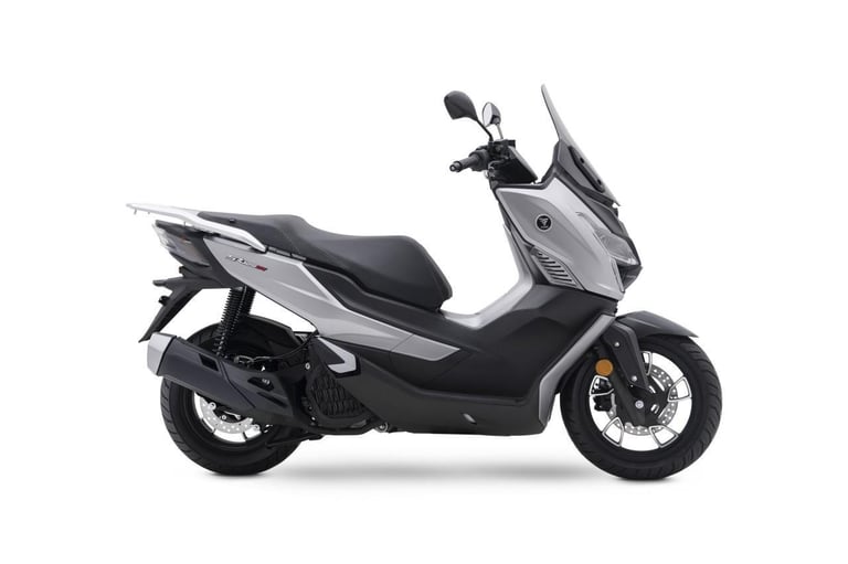 Voge SR1 Prestigious 125cc Scooter