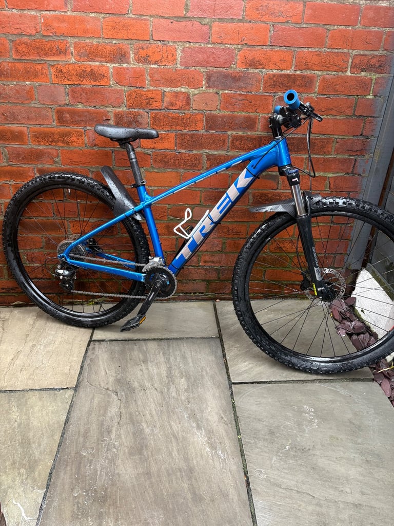 Trek Marlin 6 Mountain Bike 16” Frame 29” wheels