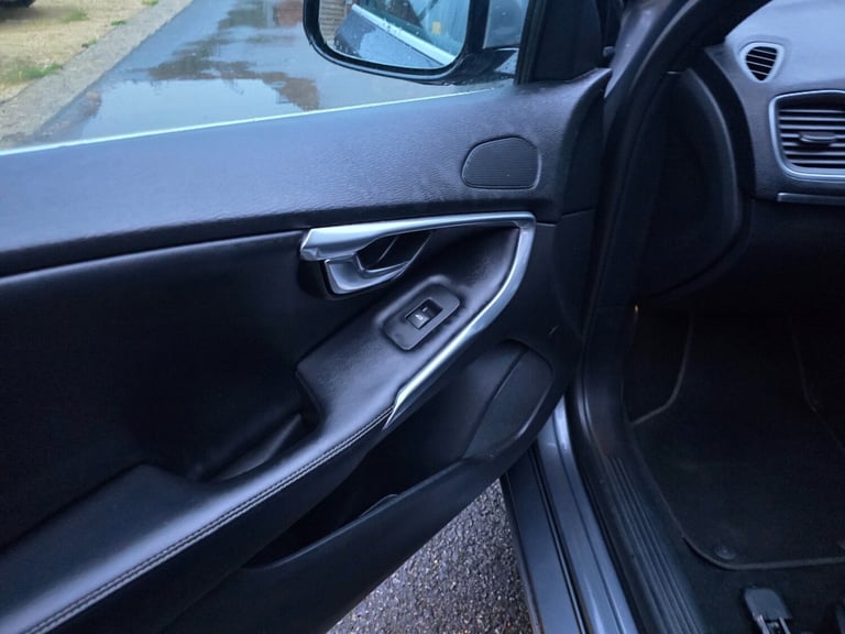 2013 Volvo V40 D3 R DESIGN 5dr HATCHBACK Diesel Manual