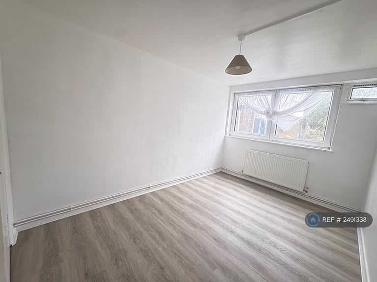 2 bedroom flat in Britton Street, Gillingham, ME7 (2 bed) (#2491338)