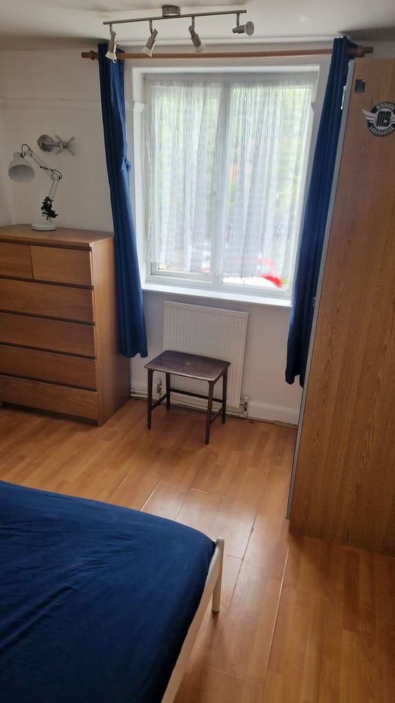 All-Inclusive Double Room in Shared Maisonette, with Exceptional Transport Access