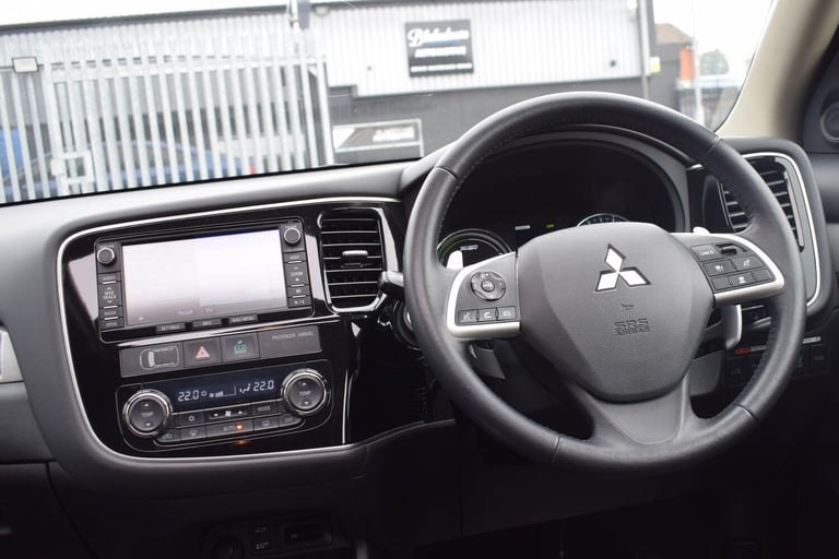 2015 Mitsubishi Outlander 2.0h 12kWh GX4hs CVT 4WD Euro 5 (s/s) 5dr ESTATE Petrol/Electric Hybrid...