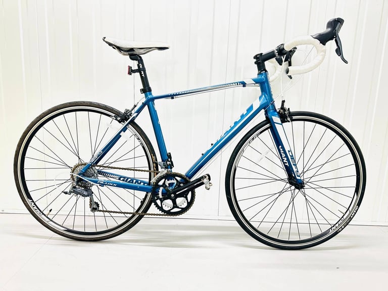 Hz GIANT DEFY Size/M Super LW 20 Speed STI Gears Road Bike 