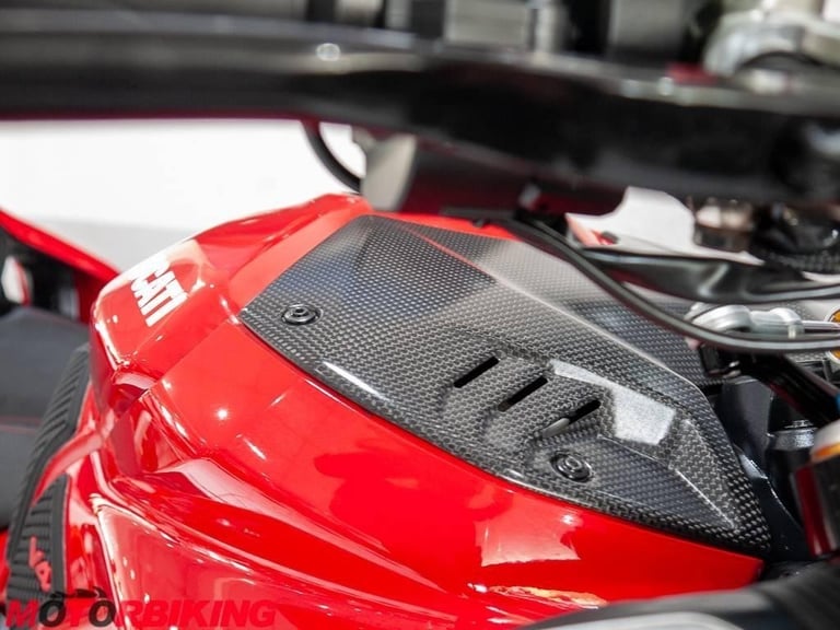 2020 (70) Ducati Streetfighter V4S - Beautiful bike with extras & Ducati history