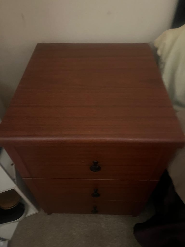 image for 2 x bedside cabinets 