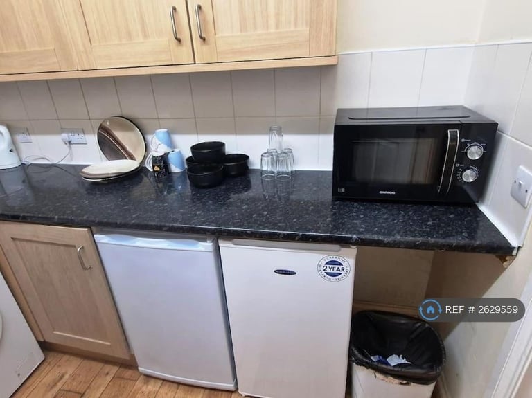 2 bedroom flat in Drummond Street, London, NW1 (2 bed) (#2629559)
