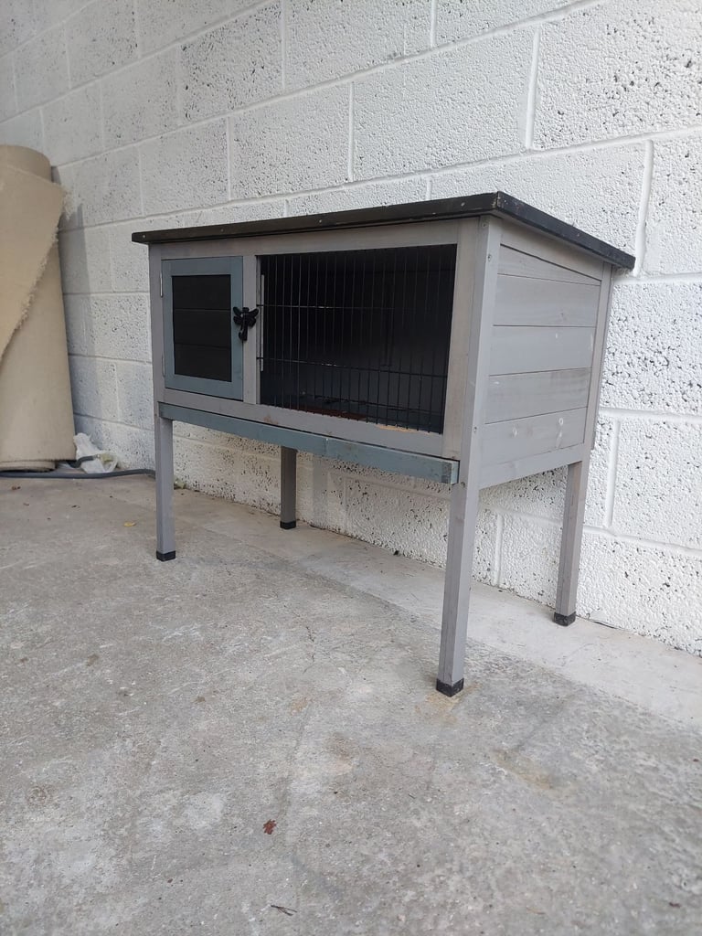 Rabbit / Guinea Pig Hutch 