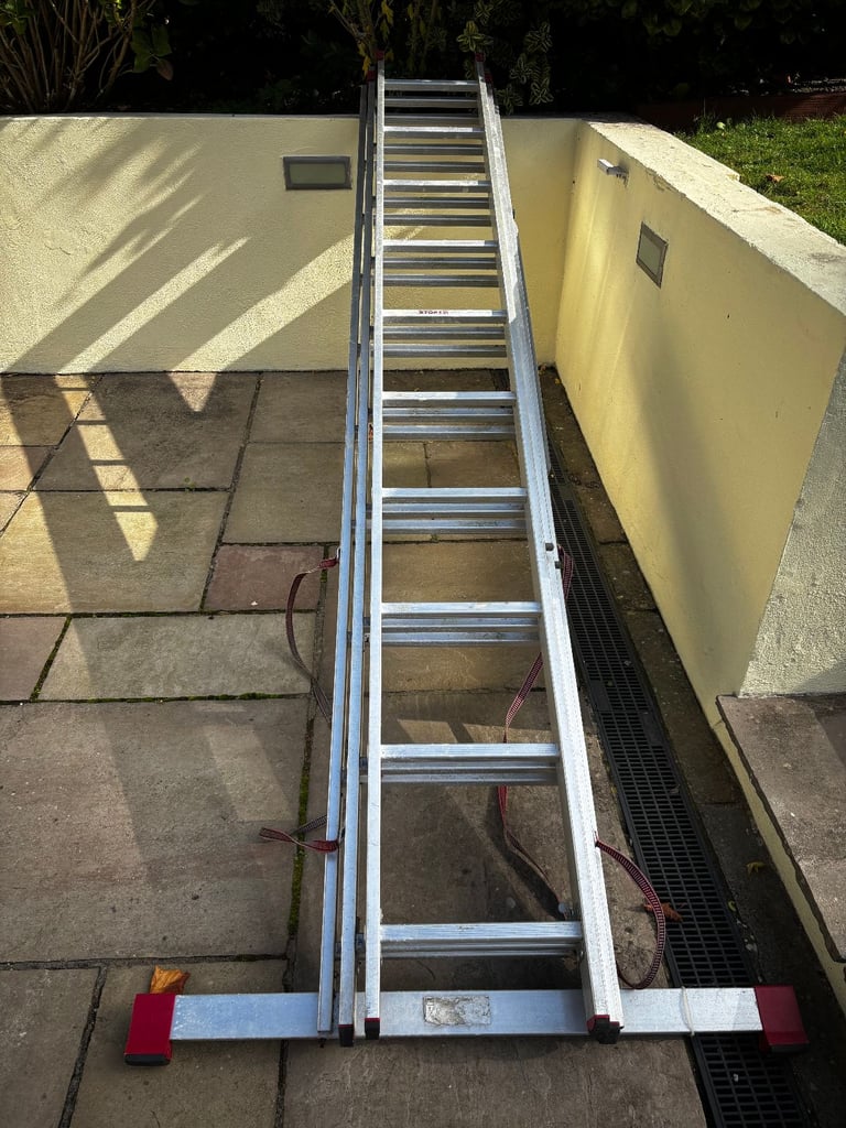 Trade Master 3 Section Extention Ladder with Stabilising Bar - 6.25m