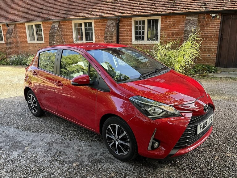 2019 Toyota Yaris 1.5 VVT-i Icon Tech Euro 6 5dr HATCHBACK Petrol Manual