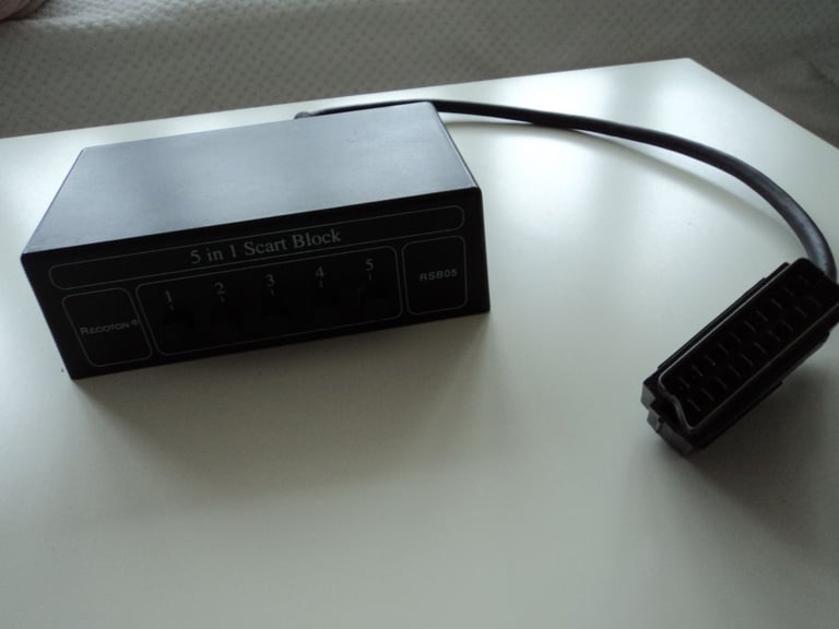 image for 5 WAY SCART SPLITTER. 5 IN 1 SCART BLOCK. (TV & DVD CABLES & CONNECTORS). 