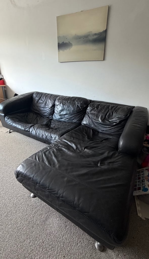 £40!! L-shaped black leather sofa