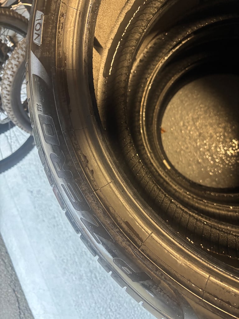 4 x Pirelli P Zero 255/40 R21 102V