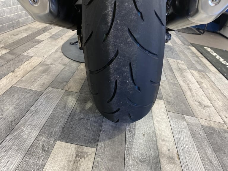 2021 SUZUKI GSX 1300 R HAYABUSA WITH ONLY 4701 MILES IN THE BEST COLOUR SCHEM...