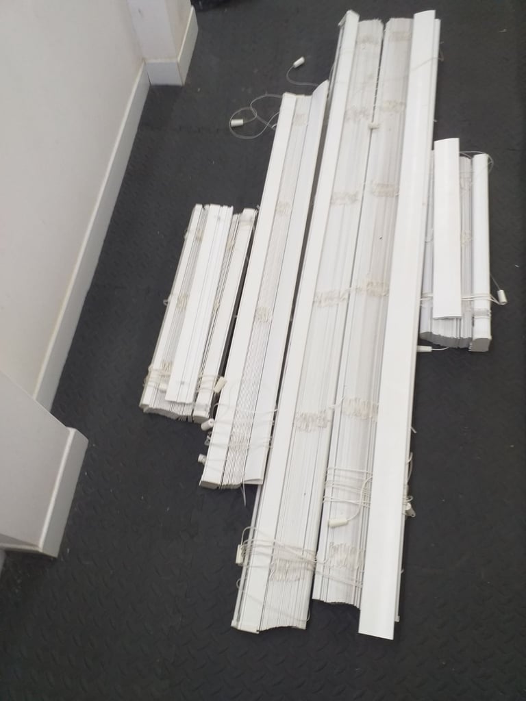 image for 5 x Venetian blinds 