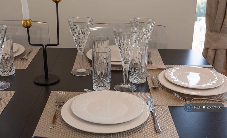 2 bedroom flat in Reminder Lane, London, SE10 (2 bed) (#2677638)