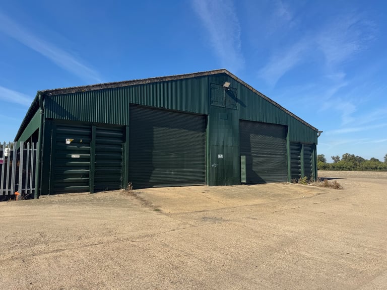 Secure workshops / storage units to rent near M11