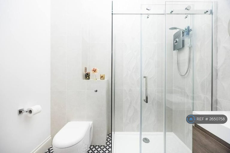 Studio flat in Creston House, London, W8 (#2650758)