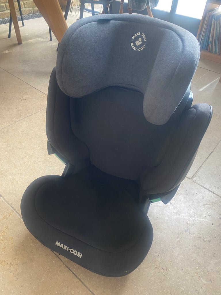 Maxi Cosi i-Size car seat