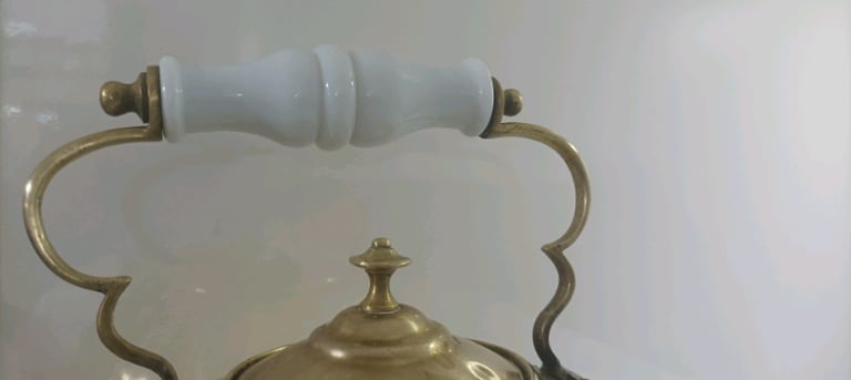 Antique brass kettle /teapot.